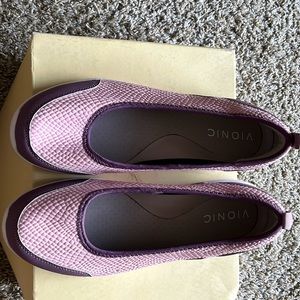 Vionic purple size 10 Wide shoe